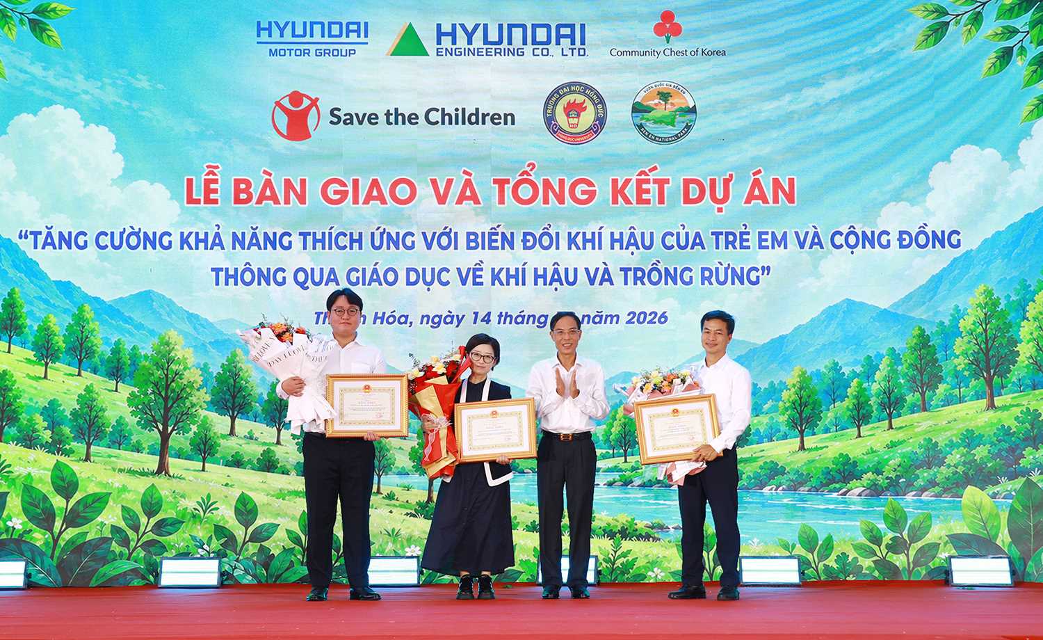 Trường Đại học Hồng Đức tổ chức Lễ bàn giao và Tổng kết Dự án tăng cường khả năng thích ứng với biến đổi khí hậu
